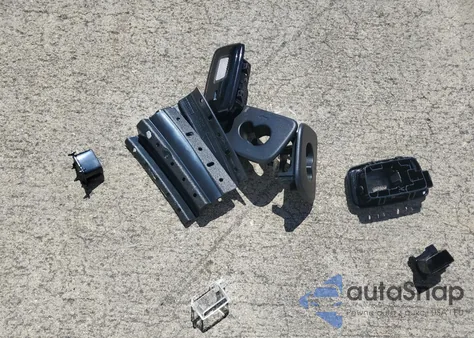 2022 Volvo Xc40 P8 Recharge Plus z USA, uszkodzony, nr VIN YV4ED3UR2N2716783